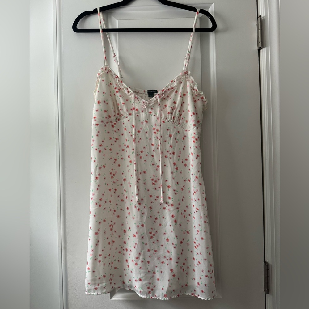 Wild Fable White and Pink Floral Chemise